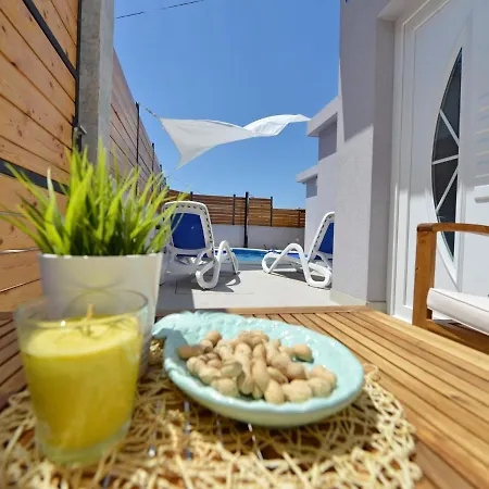 Holiday House Pop&rock With Pool Σπίτι διακοπών Ζαντάρ