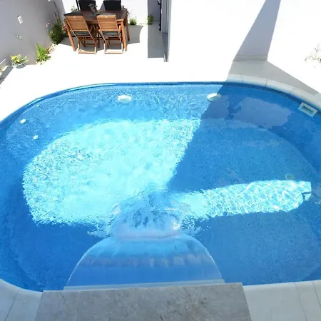 Holiday House Pop&rock With Pool Ζαντάρ