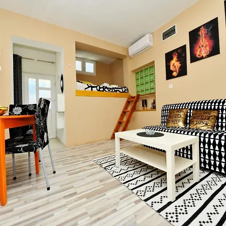 Holiday House Pop&rock With Pool Vikendica *