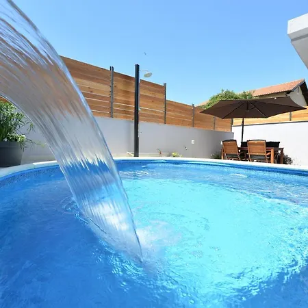 Vikendica Holiday House Pop&rock With Pool