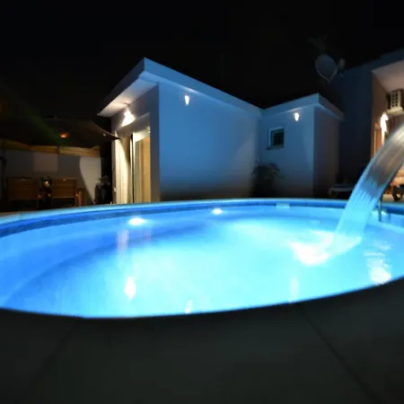 Holiday House Pop&rock With Pool Vikendica *